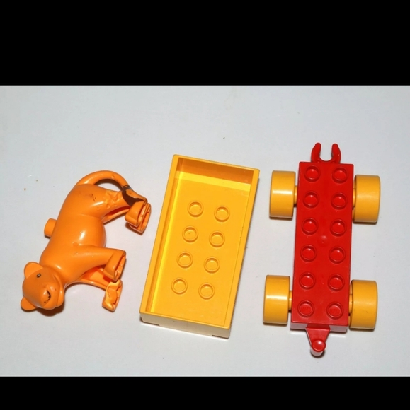Lego duplo yellow train car w/ animal  lion❗read - Picture 3 of 3